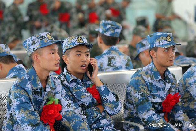 《大學(xué)生士兵》：CCTV-2熒屏上的青春軍旅史詩深度解析與價(jià)值探討