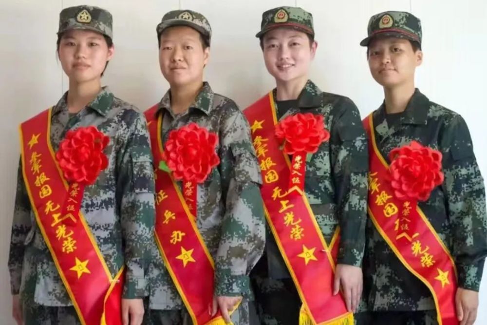 咖啡館奇遇：解碼中國(guó)人民解放軍儀仗隊(duì)女兵張雅茹退伍的幕后故事與社會(huì)啟示