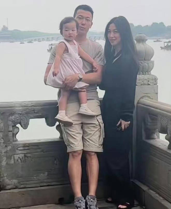 咖啡館奇遇：深度探究“朱珠爺爺和外公誰厲害一點”的多元視角