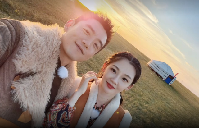 午后咖啡館的秘密：從演員鄭凱老婆照片看明星家庭的日?？s影