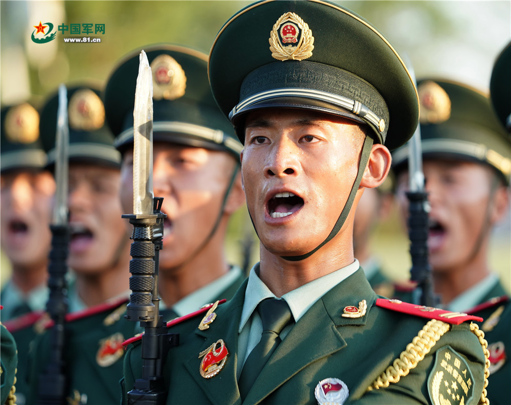 青蔥歲月里的軍旅夢想：武警警官學(xué)院招女生嗎？一場關(guān)于未來的對話