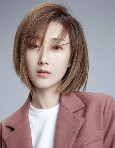 央視女主持人王嘉寧的簡(jiǎn)歷:從求學(xué)到熒屏的精讀與深度解析