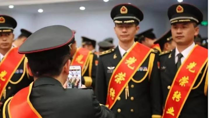 上海轉(zhuǎn)業(yè)干部公舉東:深度解析其職業(yè)轉(zhuǎn)型與社會貢獻(xiàn)