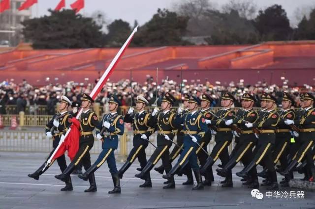 中國(guó)人民解放軍儀仗隊(duì)和女兵：深度解析背后的榮耀與堅(jiān)韌