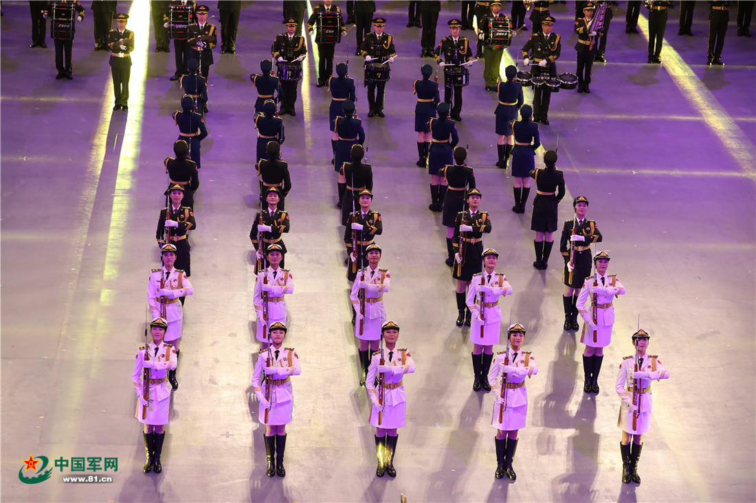 逐夢(mèng)之旅：揭秘中國(guó)人民解放軍儀仗隊(duì)女兵要求的幕后故事與挑戰(zhàn)