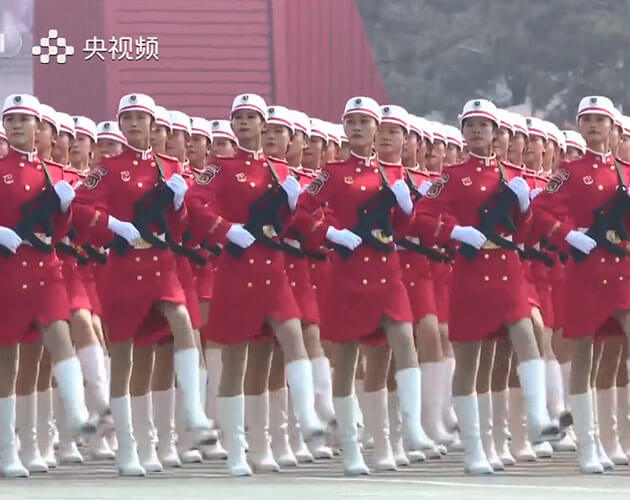 咖啡館里的奇遇：深度解讀2019中國人民解放軍女兵儀仗隊的時代回響