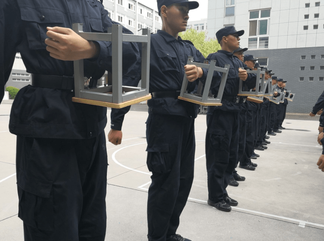 夏夜迷霧中的警校抉擇:一窺2022警校錄取分?jǐn)?shù)線的軌跡