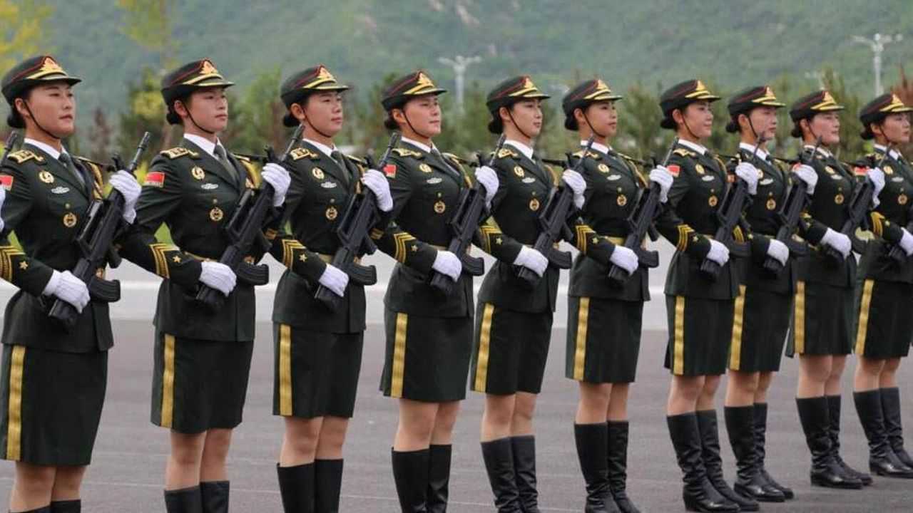 中國人民解放軍儀仗隊女兵中隊：深度解析其光榮使命、選拔標準與卓越風采