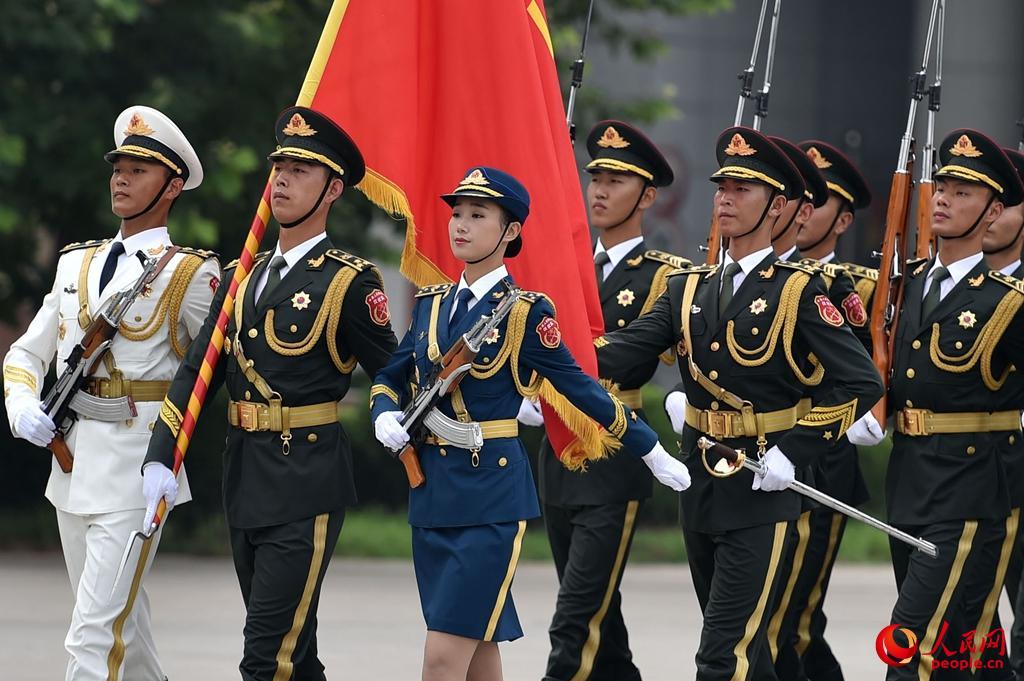 一場關于中國人民解放軍儀仗隊女兵的童年夢想奇遇