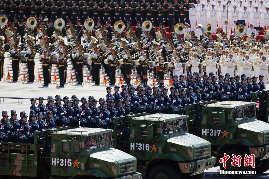 深度解析：閱兵一個方隊多少人組成？編制、意義與演變?nèi)ヂ? width=