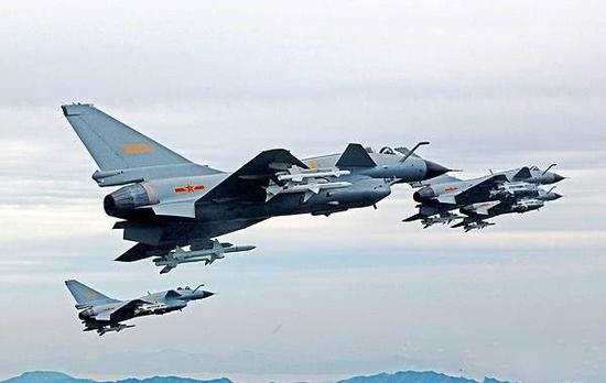 深度解析殲10c和殲10d的區(qū)別:中國空軍戰(zhàn)機性能演進全攻略
