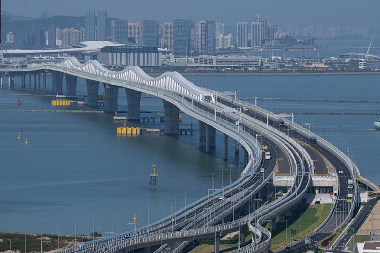 探秘2025澳門未來圖景:一場關(guān)于“新澳門正版內(nèi)部”的深度對(duì)話