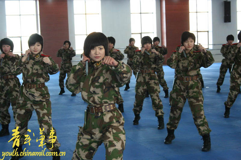 咖啡館奇遇:深度探尋中國人民武裝警察部隊特種警察學(xué)院的軍警身份迷思