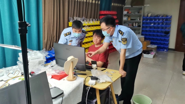 聚焦“7777788888管家婆鳳凰網(wǎng)查一下云間玉箭”:一場(chǎng)數(shù)字時(shí)代的輿論博弈