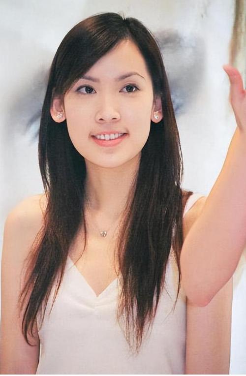 時(shí)光畫廊：探秘陳若儀驚艷寫真背后的光影對話