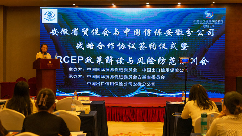 聚焦“2025年新澳門(mén)期期準(zhǔn)”:社會(huì)輿論熱點(diǎn)下的多維審視與爭(zhēng)議解析