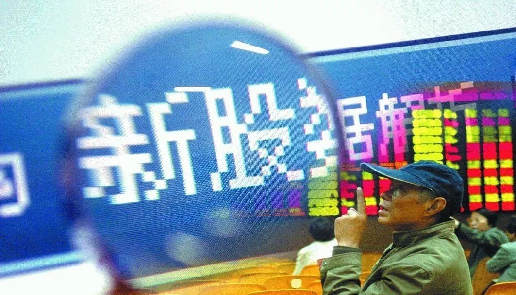 新澳門管家婆，揭秘期期中背后的秘密策略與智慧，揭秘新澳門管家婆期期中策略與智慧，背后的秘密與獨到之處